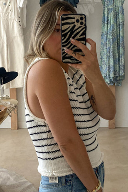 black-stripe-raw-edge-crew-neck-knitted-vest