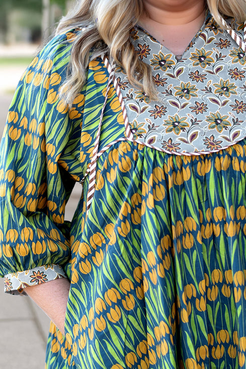 Green Plus Size Mixed Floral Print Striped Trim Loose Mini Dress