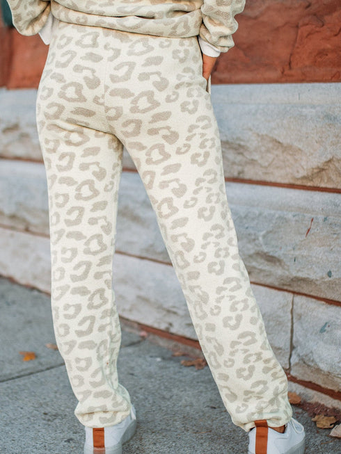 white-leopard-pullover-and-drawstring-pants-lounge-set