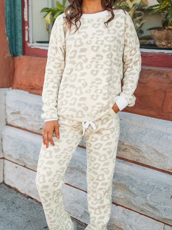 white-leopard-pullover-and-drawstring-pants-lounge-set