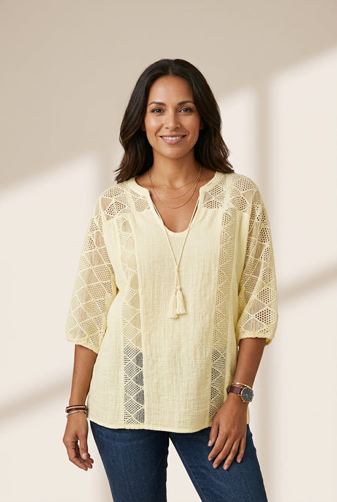 Lace Stitching U-neck 3/4 Sleeve Blouse with practical styling and dependable silhouette control.