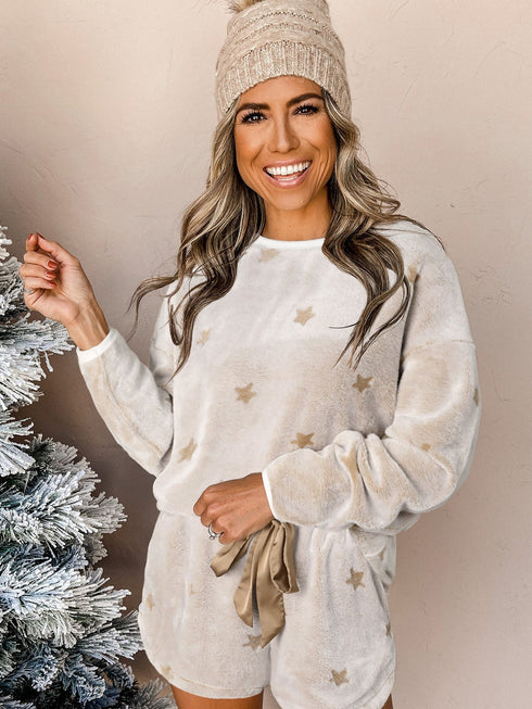white-plush-star-pattern-long-sleeve-pullover-and-shorts-lounge-set