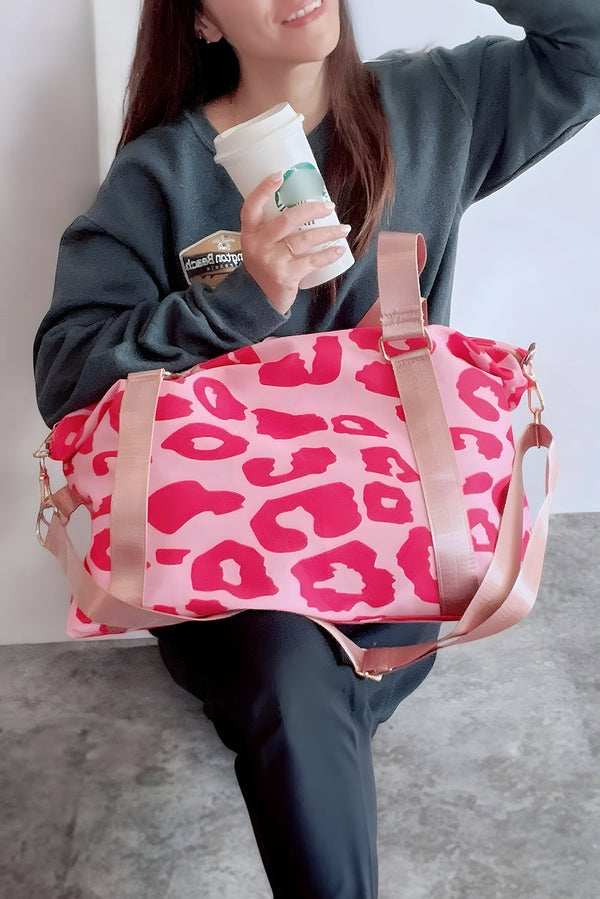 Chic Lightweight Leopard Print Travel Bag for Women - Durable and Stylish for Weekend Getaways and Everyday Adventures.