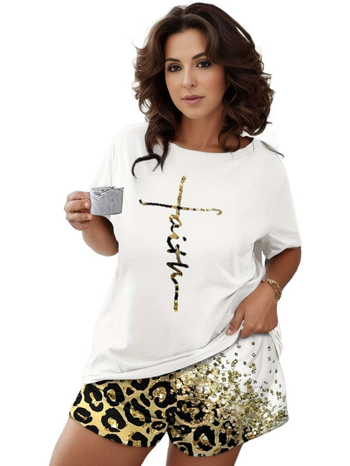 Plus Size Casual Pajama Two Piece Set, Women's Plus Leopard Heart Print Short Sleeve Tee & Shorts Pajama 2 Piece Set