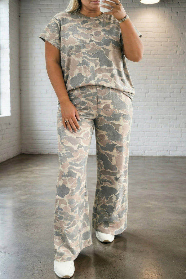 Plus Size Women's Multicolor Retro Camouflage 2-Piece Outfit - Stylish, Comfortable, Trendy Casual Wear