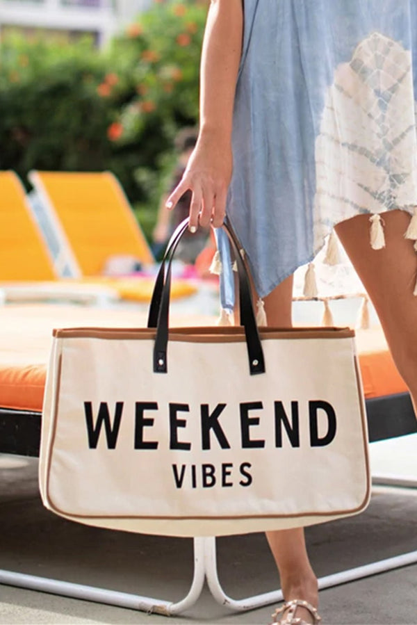 Stylish Women's White Canvas Tote Bag - Spacious, Chic Design for Weekend Adventures and Everyday Essentials