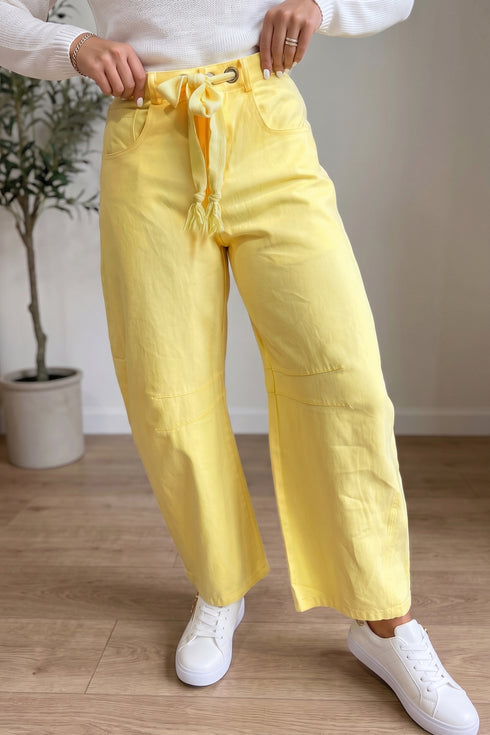 Trendy High-Waisted Blue Stretch Jeans for Women - Stylish, Comfortable Fit Perfect for Everyday Wear