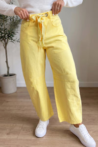 Trendy High-Waisted Blue Stretch Jeans for Women - Stylish, Comfortable Fit Perfect for Everyday Wear