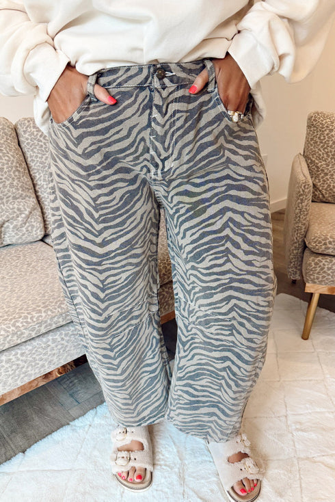 Trendy High-Waisted Gray Zebra Stripe Wide Leg Jeans for Women Effortless Style and All-Day Comfort