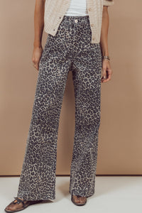 
Chic Women's High-Waist Black Leopard Print Wide-Leg Jeans for Effortless Style and Ultimate Comfort