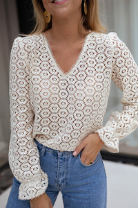 
Elegant Women's Floral Lace Sleeveless Top in Soft White - Feminine Style for Effortless Chic Fashion