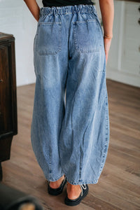 High-Waisted Cotton Blend Barrel Jeans in Medium Blue with practical styling, blue, photo 2