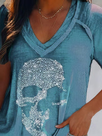 skull-print-deep-v-neck-pullover-t-shirt