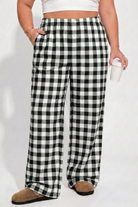 Chic Plus Size Women's Bottoms: Trendy Pants, Comfortable Leggings, and Stylish Shorts in Bold Colors for Perfect Fit