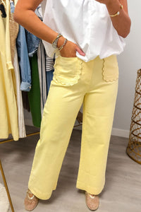 Chic Women's Classic Blue High-Waisted Skinny Jeans for Everyday Comfort and Flattering Fit