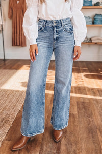 Chic Women's High-Waisted Blue Denim Jeans - Flattering Fit for Casual Everyday Style and Versatile Outfits