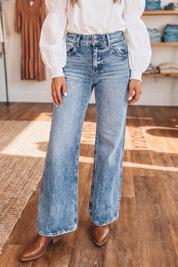 Chic Women's High-Waisted Blue Denim Jeans - Flattering Fit for Casual Everyday Style and Versatile Outfits
