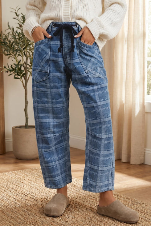 Chic Women's High-Waisted Blue Jeans - Flattering Fit for Everyday Comfort and Effortless Style