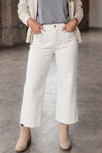Chic Women's High-Waisted Dark Wash Jeans for a Flattering Slim Fit and Effortless Everyday Style