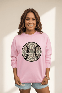
Women's Cozy Women's Pink Camouflage Sweatshirt with Dropped Shoulders - Casual Chic for Everyday Comfort