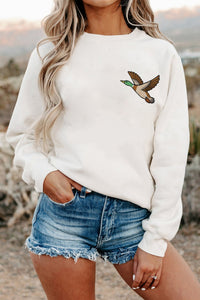
Women's Cozy Women's White Mallard Embroidered Relaxed Fit Pullover Sweatshirt for Effortless Casual Style