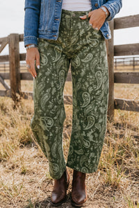 Chic Women's High-Waisted Blue Jeans - Comfortable Everyday Fit for Casual Outings and Effortless Style