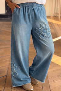Trendy Women's High-Waisted Blue Denim Jeans – Flattering Fit for Effortless Everyday Style and Comfort