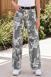 Chic Women's High-Waisted Blue Denim Jeans | Flattering Fit for All-Day Comfort and Versatile Style