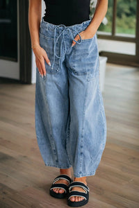 High-Waisted Cotton Blend Barrel Jeans in Medium Blue with practical styling, blue, photo 4