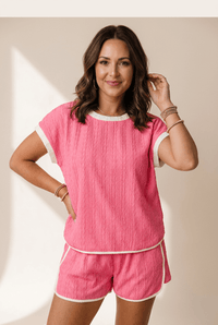 
Women's Pink Textured Color Block Tee and Drawstring Shorts Set with practical styling and dependable silhouette control.