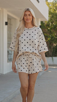Effortless Summer Style: Women's White Polka Dot Tee & Drawstring Shorts Set with Chic Exposed Seam Detail