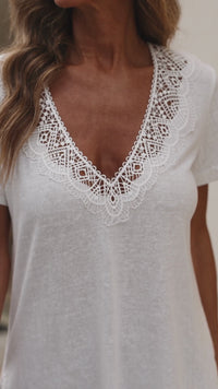 Elegant Women's White V-Neck T-Shirt with Lace Detailing - Chic Casual Top for Stylish Summer Wardrobe