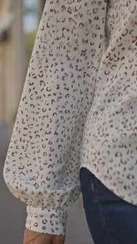 Women's Micro-Leopard Print Knit Blouse with Balloon Sleeves