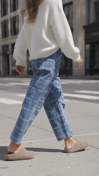 Chic Women's High-Waisted Blue Jeans - Flattering Fit for Everyday Comfort and Effortless Style
