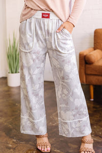 
Trendy Women's Chic Culottes & Pants - Stylish, Comfortable Fit in Vibrant Colors for Everyday Fashion