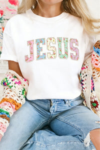 Women's Trendy Women's White Floral Pearl Graphic Tee with JESUS Print - Relaxed Fit Casual T-Shirt for Everyday Wear