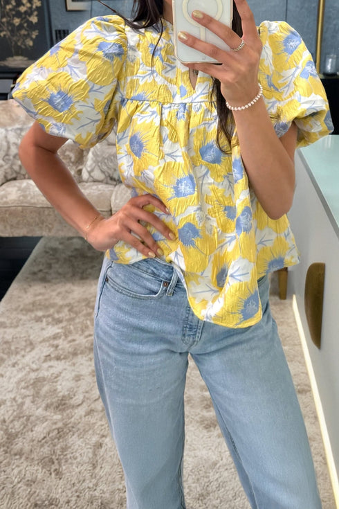 Women's Trendy Yellow Floral Short Sleeve Blouse for Women - Summer Style with Chic Bubble Sleeves and Comfortable Fit