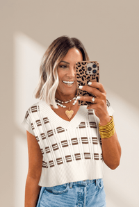 Women's Geometric Knit V-Neck Cropped Sweater Vest in Cream