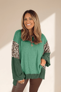 
Women's Mist Green Leopard Color Block High-Low Sweatshirt