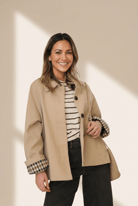 Women's Parchment Plaid-Lined Single-Breasted Short Trench Coat