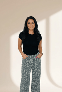 Women's Wide-Leg Grey Leopard Print Jeans with High-Waisted Fit