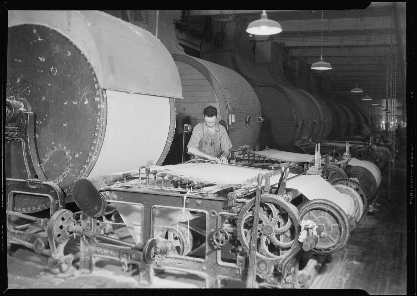 Pacific Mills slasher sizing machine applying warp size before weaving.