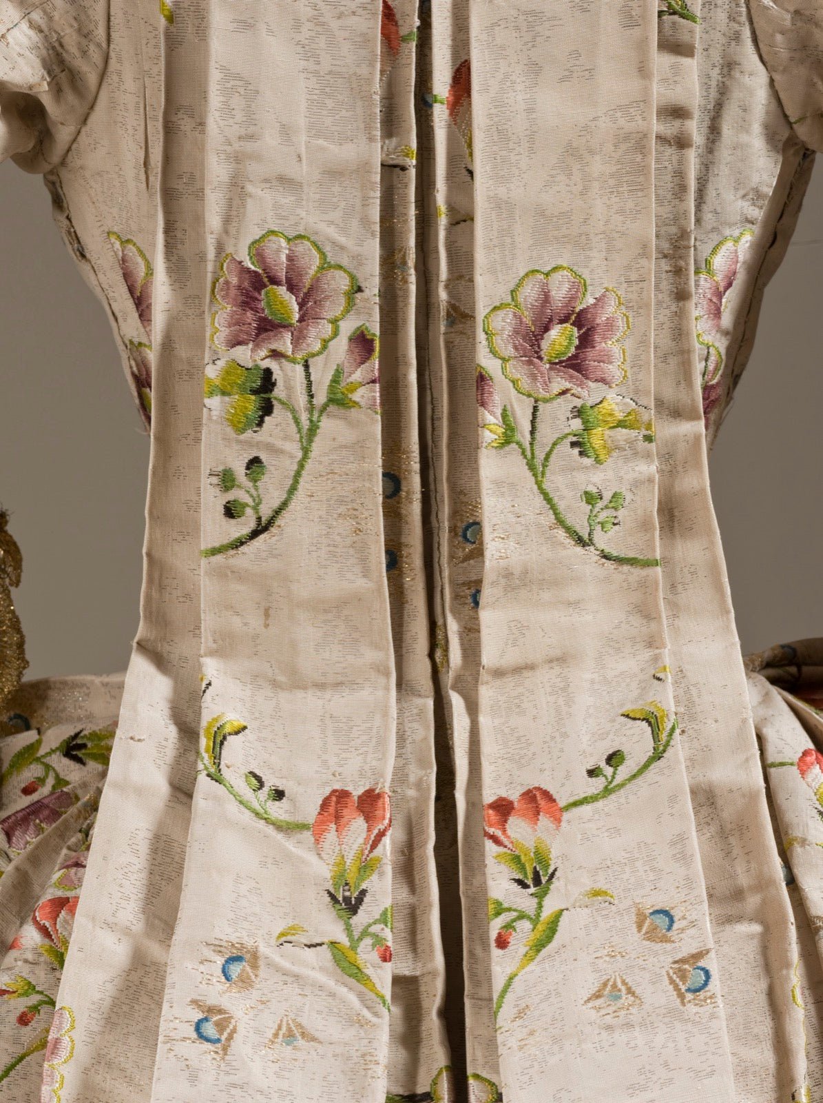 Historic faille robe fabric showing pronounced crosswise cord ribs.