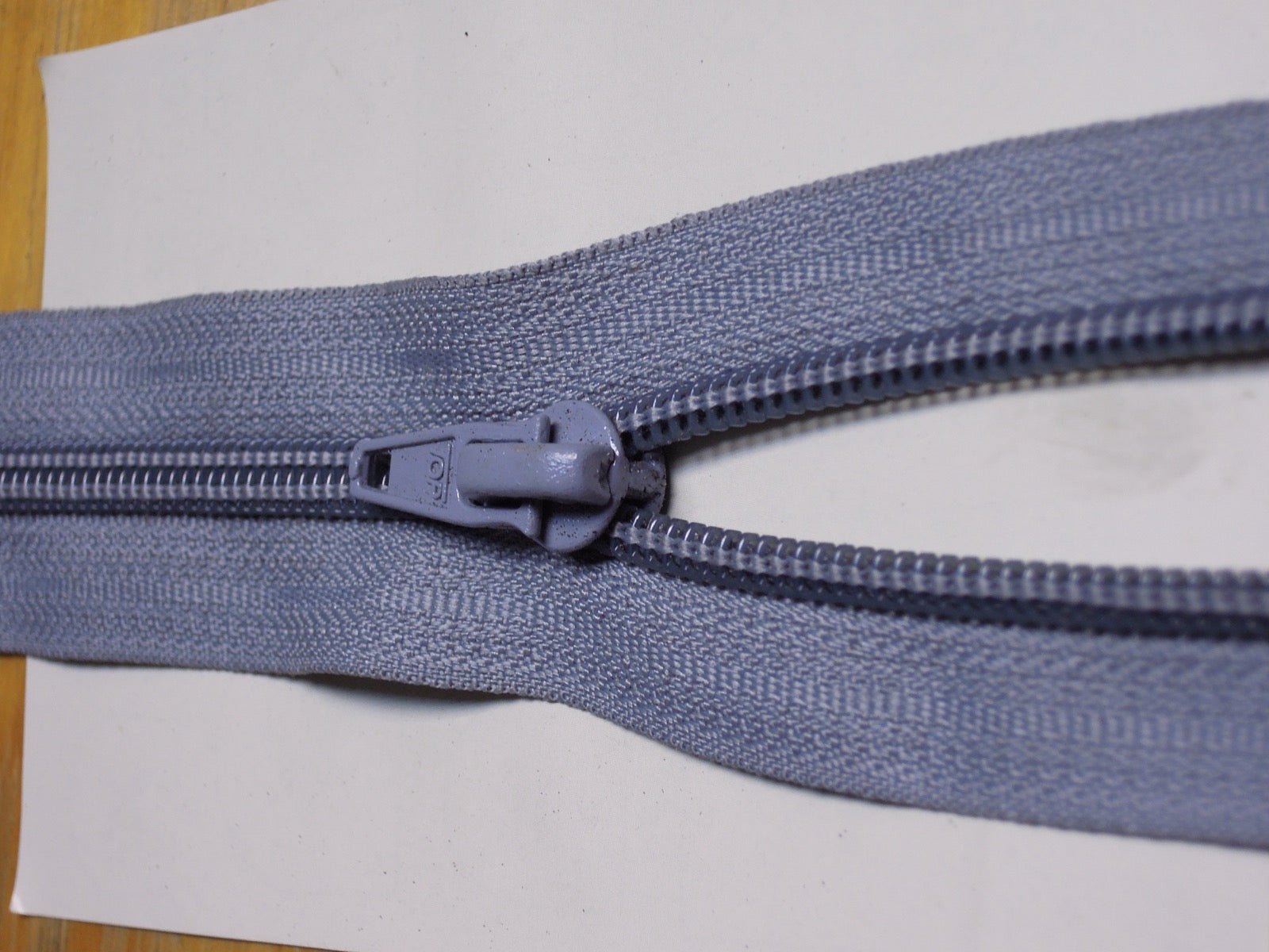 Close view of zipper teeth for hand-picked zipper installation.