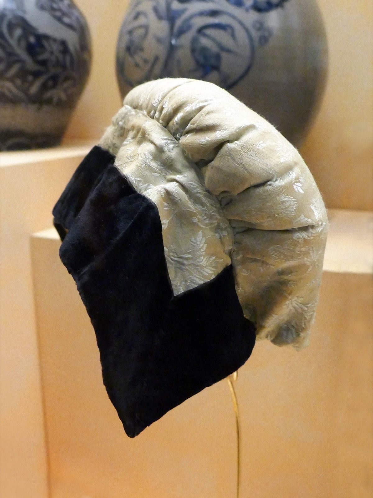 Matelassé bonnet with woven quilted blister texture without stitching.
