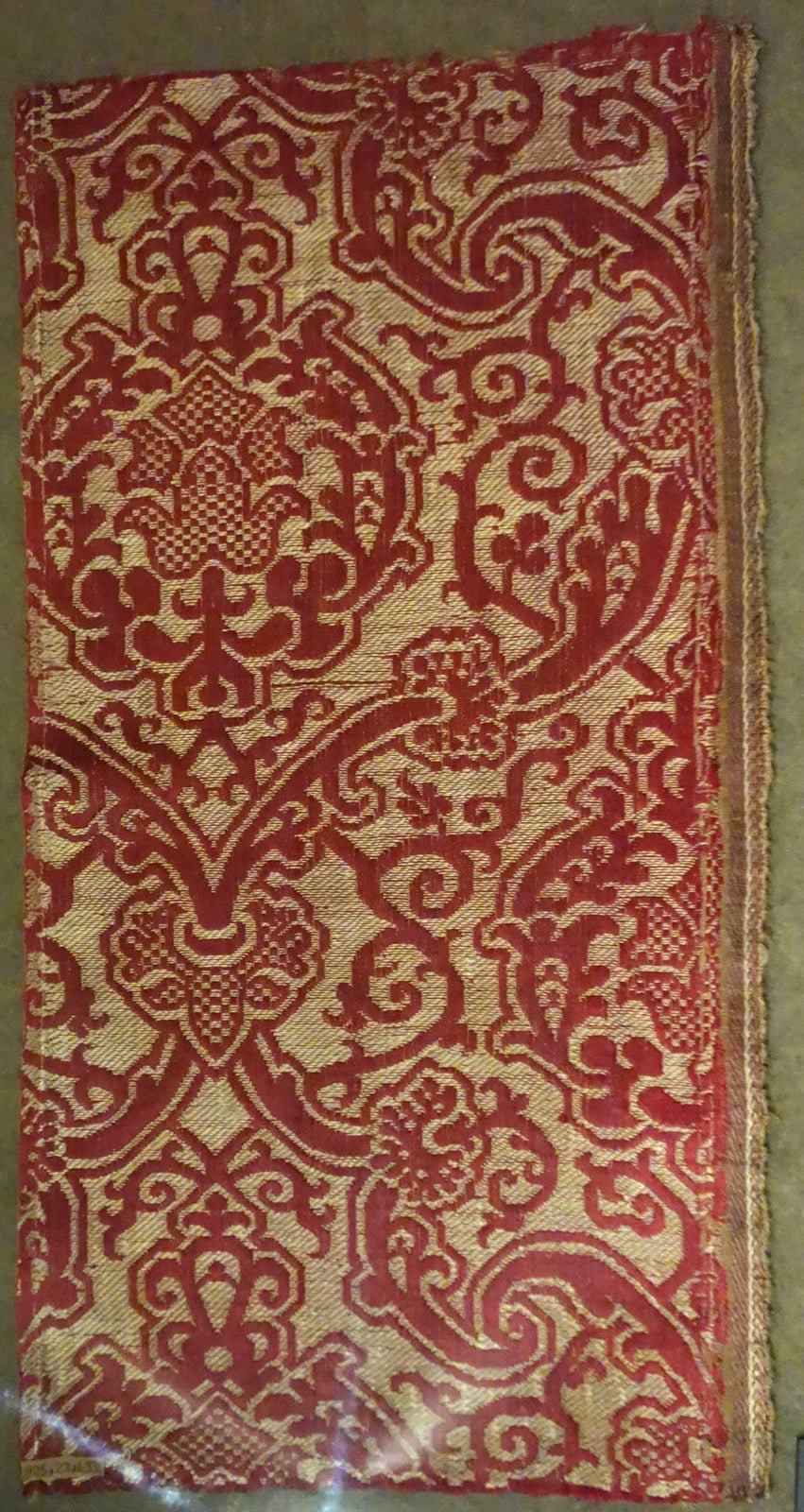 Renaissance brocatelle fragment with high-relief compound weave structure.